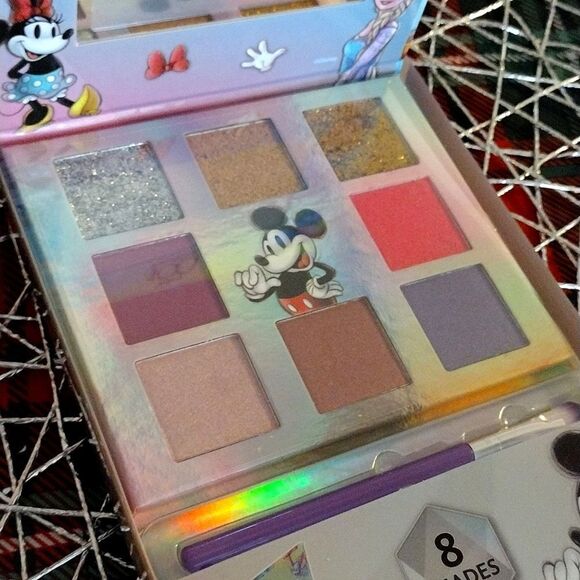 Disney 100 Eye Shadow Palette with Mirror and Brush NWT - Picture 6 of 12